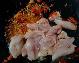 รูปขั้นตอนการทำที่ 3 ของ อกไก่ผัดหน่อไม้ดอง