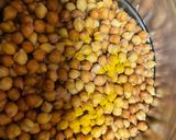 काळा चणा सलाड /काळा चणा चाट (kala chana salad recipe in marathi) रेसिपी स्टेप 1 फोटो