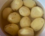 A picture of step 1 of Stuffed baked potato flowers.