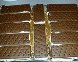 A picture of step 7 of Frozen banana split.