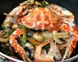 A picture of step 3 of Spicy hot fried Crab & Prawns in mushrooms.