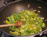 A picture of step 2 of Tuna, Peppers & Wine Pasta.