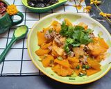 Hình bước làm 5 của món Bí đỏ xào bò tóp mỡ