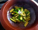A picture of step 1 of Ivy Gourd Subzi.