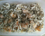Foto del paso 1 de la receta: Bocaditos de gulas y gambas con alioli