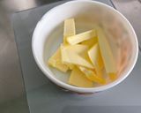 Une image de l'étape 5 de Gâteau fondant aux pommes, abricots, citron et vanille.
