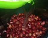 A picture of step 3 of Fresh pomegranate juice.
