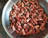 A picture of step 1 of Dal makhani.