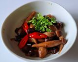 Hình bước làm 5 của món Nấm MỐI đen kho tiêu 🍄