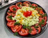 Une image de l'étape 9 de Salade de tomates et concombre au Shropshire.