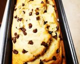 A picture of step 7 of Sugarless chocolate chip banana bread.