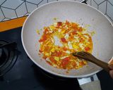 Foto langkah ke 4 dari resep Indomie Nyemek mix Daun Gingseng Jawa.