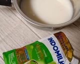 Foto langkah ke 3 dari resep Puding Strawberry Matcha Latte.