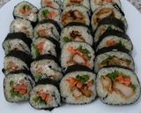 Foto langkah ke 7 dari resep Sushi roll ala rumahan (Norimaki Sushi).