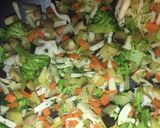 Foto del paso 2 de la receta: Arroz integral con verduras y gambas