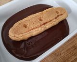 Foto del paso 7 de la receta Eclairs sin Gluten Rellenas de Crema Pastelera y Coulis de Fresas con Cobertura de Chocolate