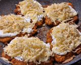 Sajtos - tejfölös szelet recept fázis 2 fotója