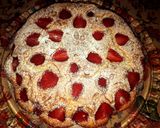 Foto del passaggio 4 della ricetta Torta soffice con fragole e mandorle
