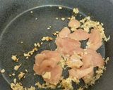 Hình bước làm 6 của món Nui rong nho xào ức gà - nấm tỏi [Eat clean - Lose weight]