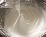 A picture of step 3 of Yogurt Cream Swiss Roll.