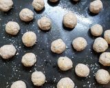 Foto del paso 3 de la receta: Bolitas de mandioca y albahaca🌵