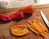 Foto del passaggio 3 della ricetta Fileja con Salsa di Datterini e Zenzero con Pesce
