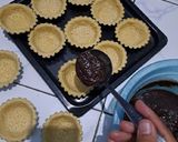 Foto langkah ke 6 dari resep Shiny Crust Brownies Pie.