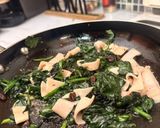 Foto del paso 3 de la receta: Huevos con espinaca y jamón 🥬