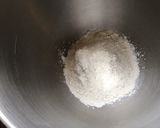 Une image de l'étape 2 de Pâte brisée aux pralines roses, lait et farine d'épeautre.