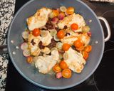 Foto del paso 11 de la receta: Pechuga de pavo con vino blanco, pasas y uva
