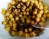 A picture of step 7 of Desi dahi chole.