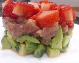 Foto del paso 5 de la receta Tartar de atún, aguacate y fresas 🐟🥑🍓