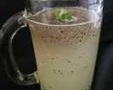 A picture of step 2 of Chia lemon energy drink (5 minutes).