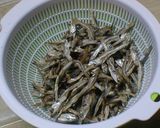 A picture of step 2 of Tazukuri (Dried Simmered Sardines) for Osechi.