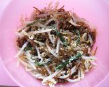 A picture of step 5 of Umami-Rich Mozuku Seaweed and Bean Sprout Namul.