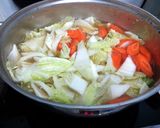 A picture of step 2 of Napa Cabbage and Carrot In Chicken Soup.