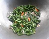 A picture of step 3 of Stir Fried Shrimps with beans and hot basils / Pad Krapao Koong.