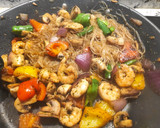 Foto del paso 4 de la receta: Fideos celofán con langostinos en salsa de soja