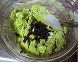 A picture of step 4 of Matcha Milk Chocolate Chip Cookies.