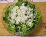 Friss kerti saláta 🥗 parmezánnal 🧀 és könnyű citromos öntettel 🍋 recept fázis 5 fotója