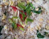 Foto langkah ke 4 dari resep Nasi Goreng Bumbu Dasar Putih.