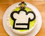 A picture of step 26 of Cookpad Logo Christmas Wreath Cake.