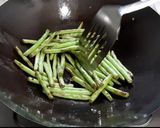 A picture of step 3 of Dry-Fried String Beans.