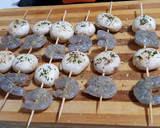 Foto del paso 3 de la receta: Brochetas de langostinos y champiñones