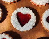 Foto del paso 10 de la receta: ❤️ Heartshaped raspberry filled cookies - Galletas corazón rellenas de frambuesa ❤️