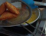 A picture of step 15 of Vegetable Rogout Risoles Folded in Envelope and Triangle Shapes.