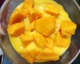 मैंगो मिल्क शेक (mango milkshake recipe in Hindi) रेसिपी चरण 2 फोटो