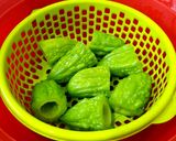 Hình bước làm 2 của món Canh khổ qua nhồi thịt
