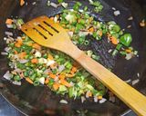 A picture of step 2 of Vegetable pasta.