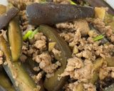 Hình bước làm 3 của món Cơm nhà với salad tôm bông cải trứng, cà tím xào thịt băm, bánh bí đỏ phomai, canh rong biển nạm bò